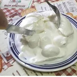 Filiata di Bufala - Mozzarella farcita con panna e bocconcini.