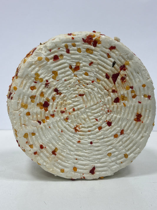 Primo Sale di Bufala al Peperoncino – Formaggio Fresco Artigianale | Trancio da 500 g